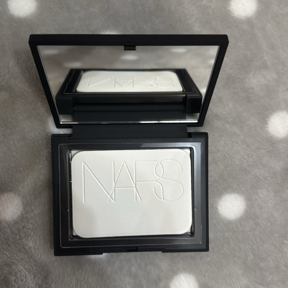 Nars Light Perfecting Setting Powder - Pressed - Picture 7 of 12